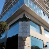 Anche il "centro" di Bari, ovvero il quartiere Murat, prende in prestito il nome da un personaggio storico. Si tratta del re di Napoli Gioacchino Murat, che il 25 aprile 1813 pos� all�incrocio degli attuali corso Vittorio Emanuele II e corso Cavour la prima pietra per la costruzione del borgo nuovo della citt�